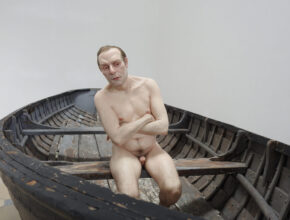 La scultura iperrealista di Ron Mueck: corpi quasi veri