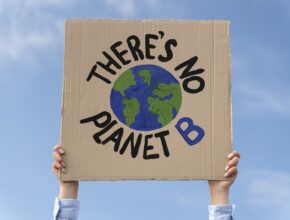 Cartello protesta per diventare più eco-friendly