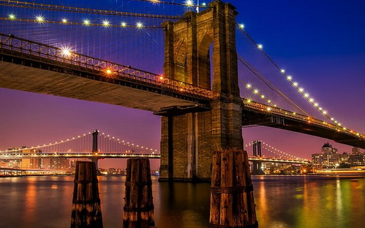 24 maggio 1883. Il ponte di Brooklyn viene inaugurato a New York