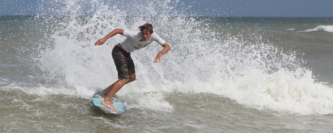 Lo Skimboard: cos'è e come si pratica