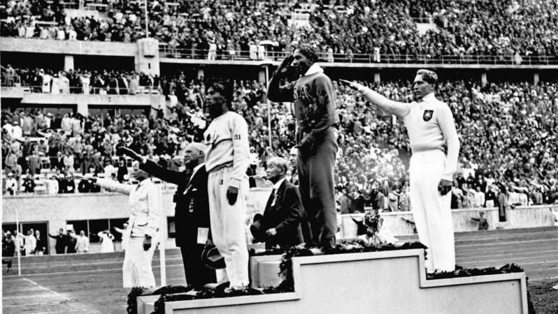 jesse owens podio