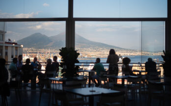Renaissance Naples Hotel Mediterraneo, l'aperitivo e la cena con vista