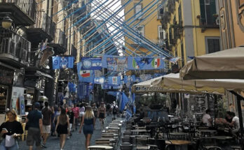 Turismo a Napoli: come l'overtourism sta distruggendo la città