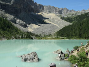 Il Lago di Sorapis: meta per appassionati di hiking e trekking