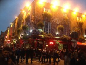 The 12 Pubs of Christmas: la bizzarra tradizione natalizia irlandese