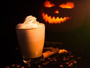 Il fenomeno del Pumpkin Spice Latte: tra consumismo e nostalgia