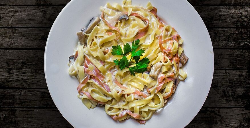 Pasta alla papalina: una ricetta deliziosa